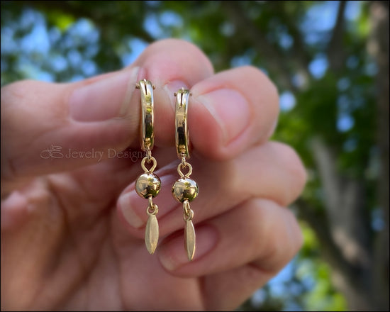 Load image into Gallery viewer, Gold Leaf Dangle Hoops - LE Jewelry Designs
