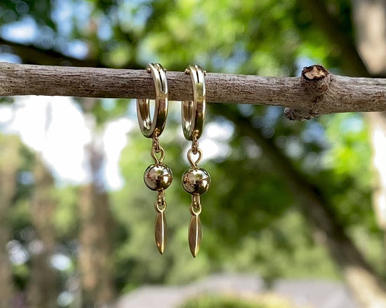 Load and play video in Gallery viewer, Gold Leaf Dangle Hoops
