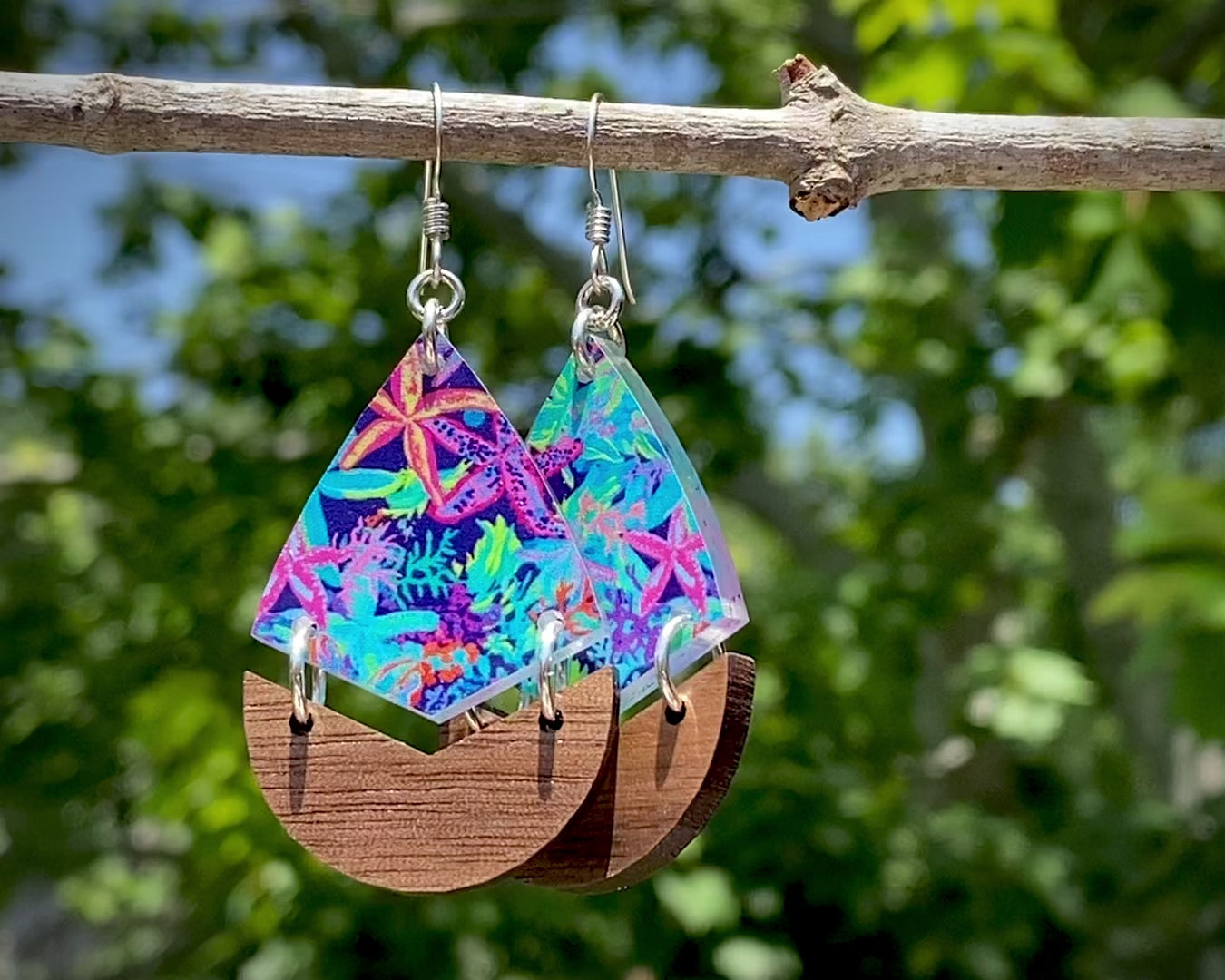 Load and play video in Gallery viewer, Under The Sea Acrylic Earrings
