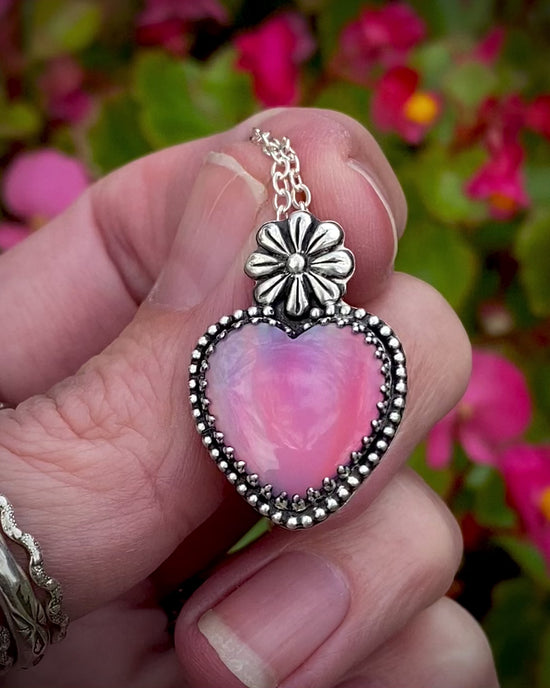 Load and play video in Gallery viewer, Sterling Aurora Opal Heart &amp;amp; Daisy Necklace
