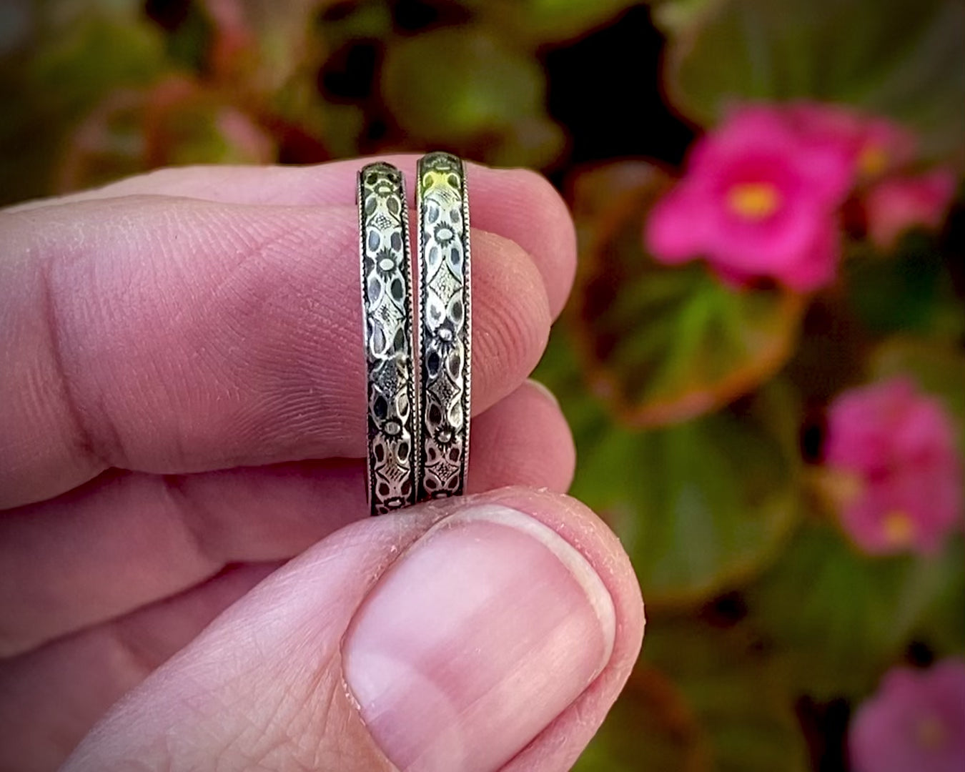 Load and play video in Gallery viewer, Vintage Style Sterling Floral Ring
