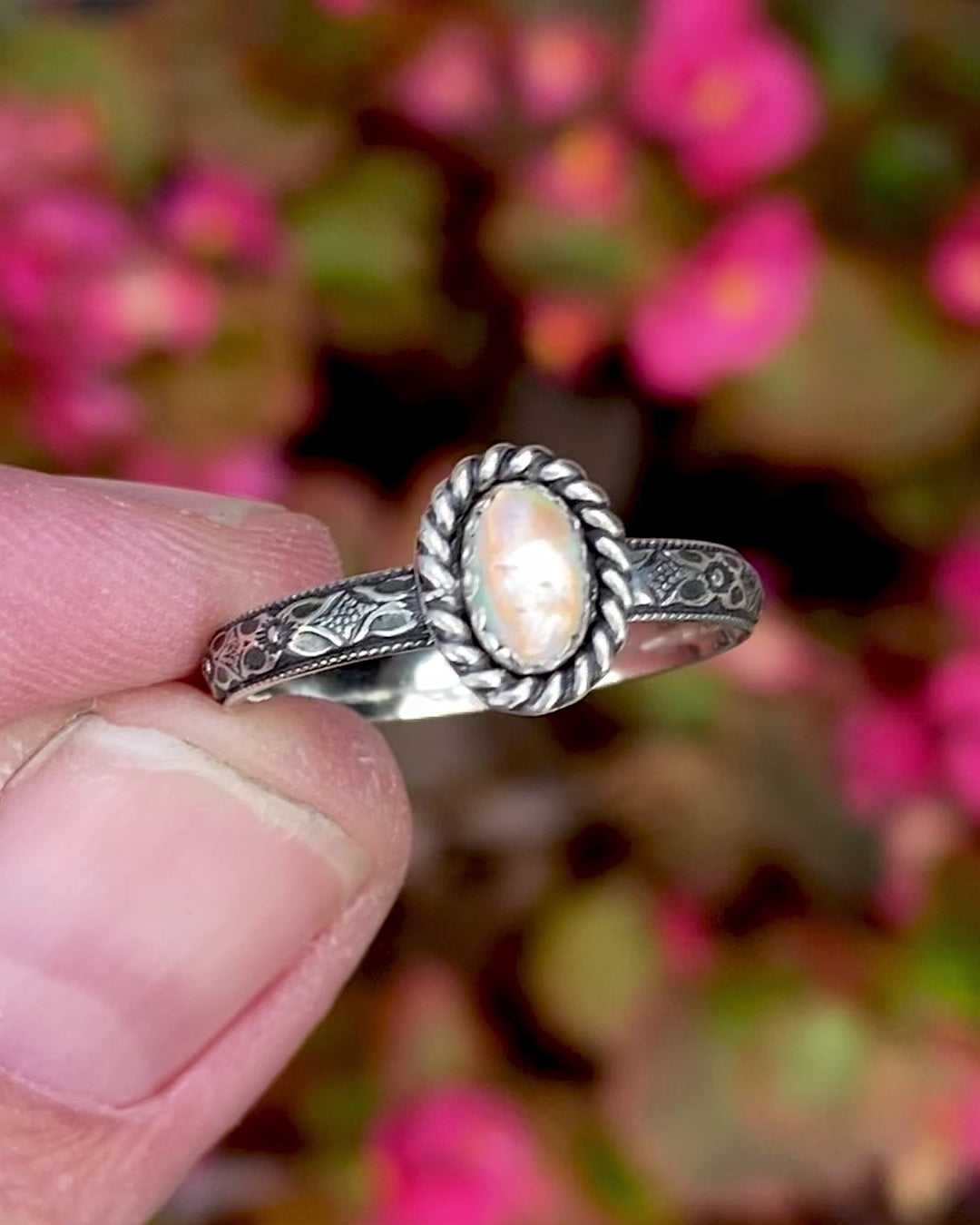 Tiny Chroma Opal Ring White Gold – SARAH & SEBASTIAN