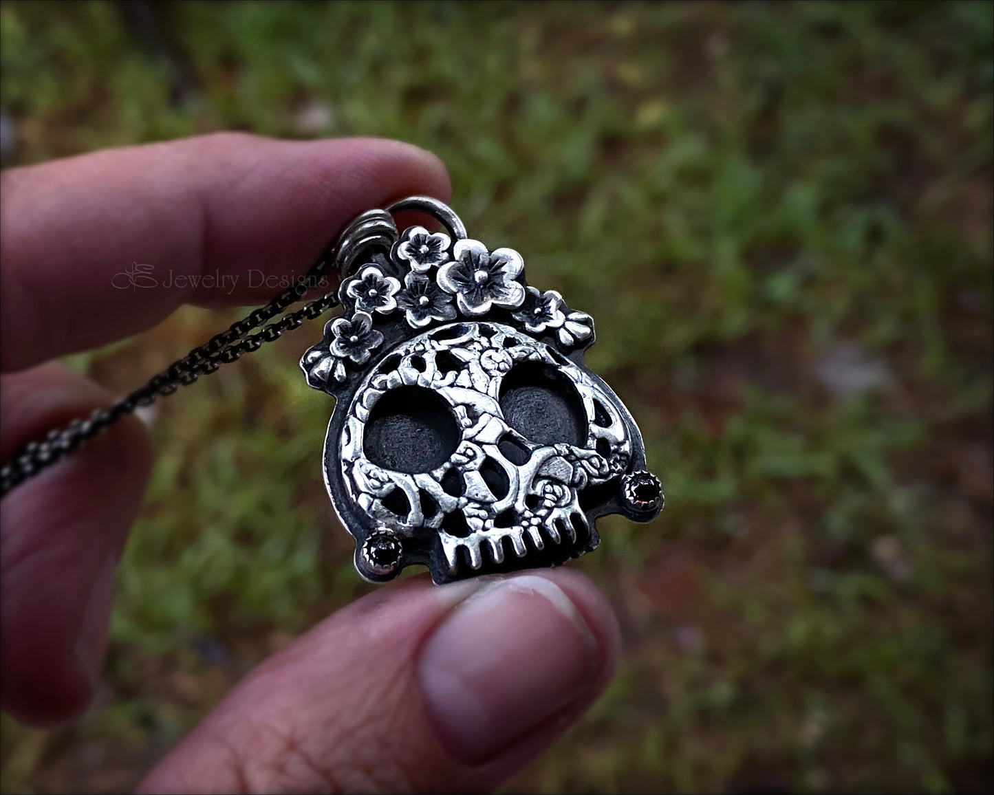 Load image into Gallery viewer, Sterling Skull Queen Pendant - LE Jewelry Designs
